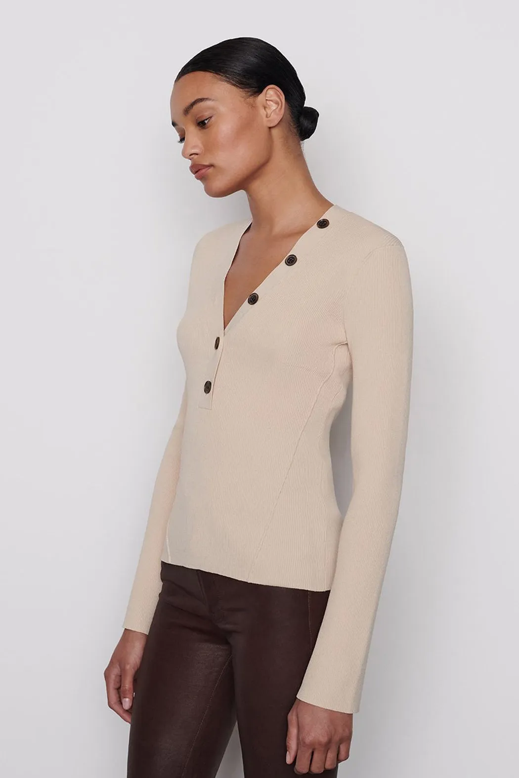 FRAME - Long Sleeve Rib V Top Vanilla