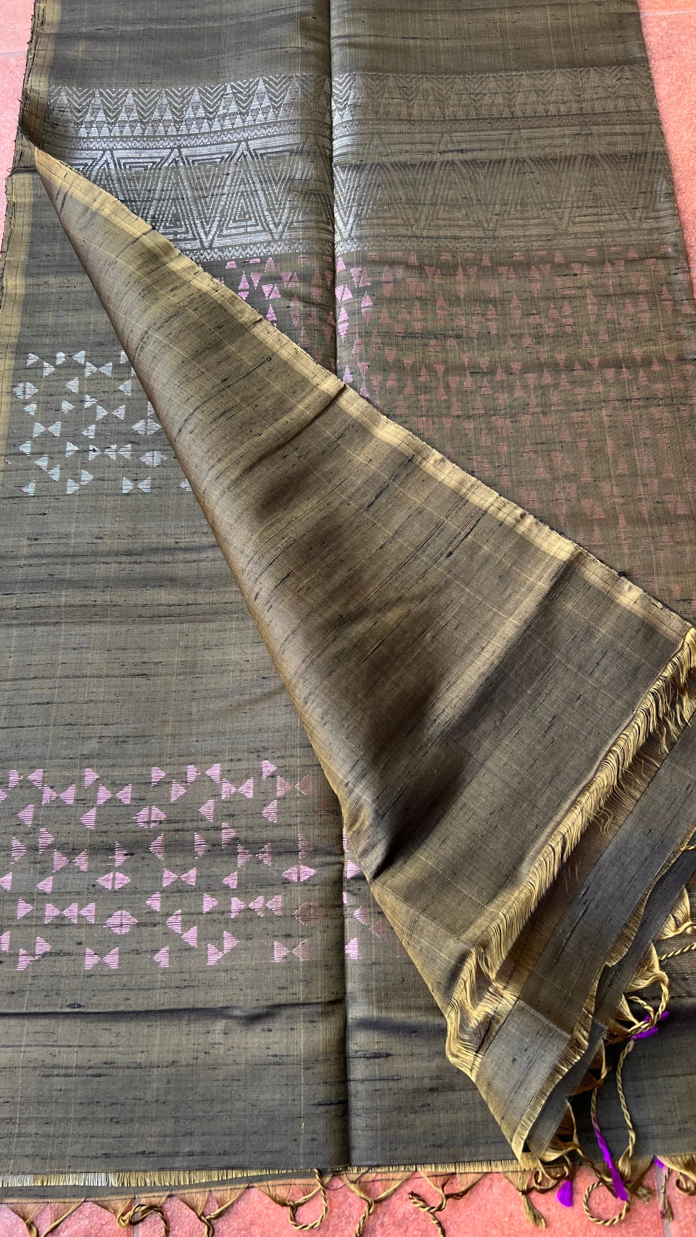 Greyish deep bottle green matrix kanchipuram silk saree with blouse