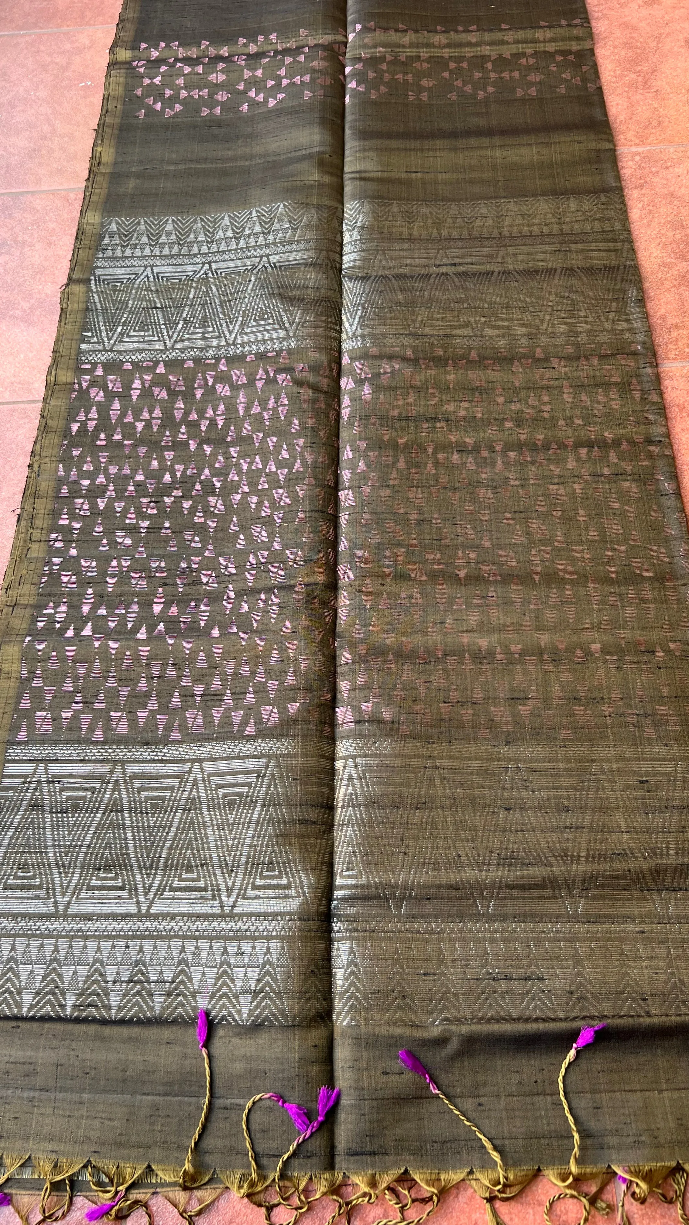 Greyish deep bottle green matrix kanchipuram silk saree with blouse