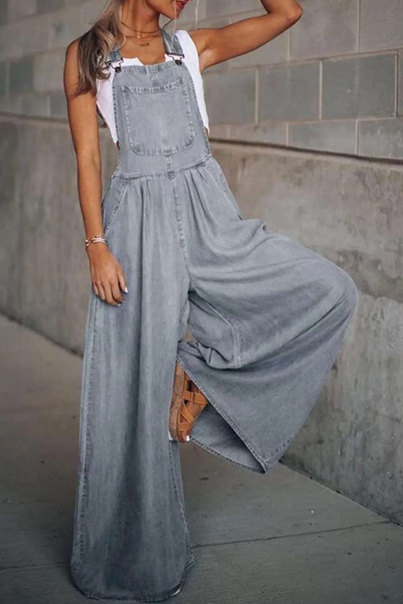 Sleeveless Pocket Front Loose Denim Jumpsuits